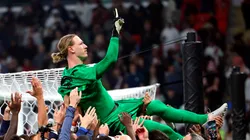 Matvéi Safónov celebra la Copa Intercontinental con PSG.