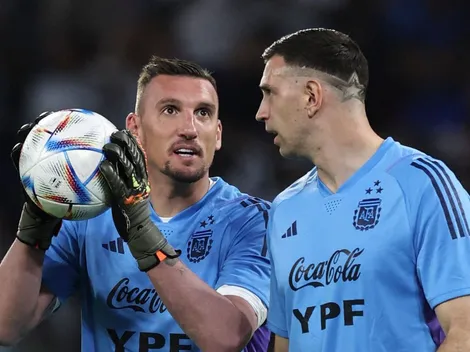 Dibu Martínez recordó un gesto de Armani que lo hizo llorar: "No es normal"