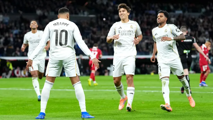 Kylian Mbappé haciendo el festejo de Cristiano Ronaldo tras igualar su récord en Real Madrid.