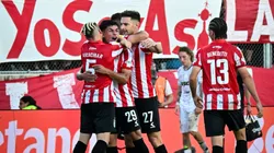 Alario festeja su segundo gol ante Platense.