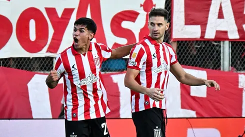 Alario festeja su segundo gol ante Platense.