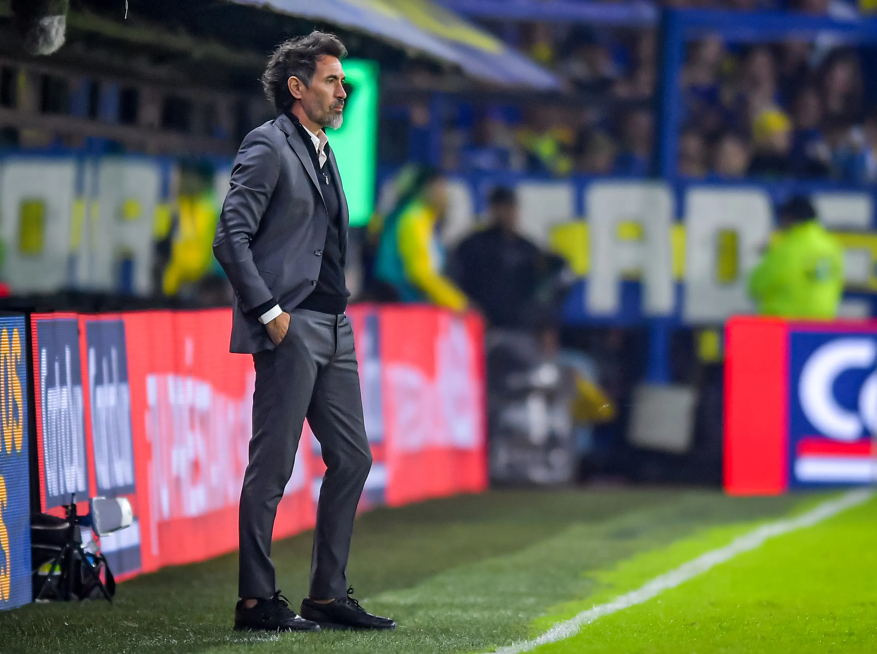 Eduardo Domínguez, entrenador de Estudiantes de La Plata en La Bombonera durante un duelo ante Boca. (Getty Images)