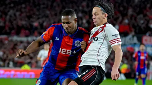 Jhohan Romaña ante Matías Galarza Fonda