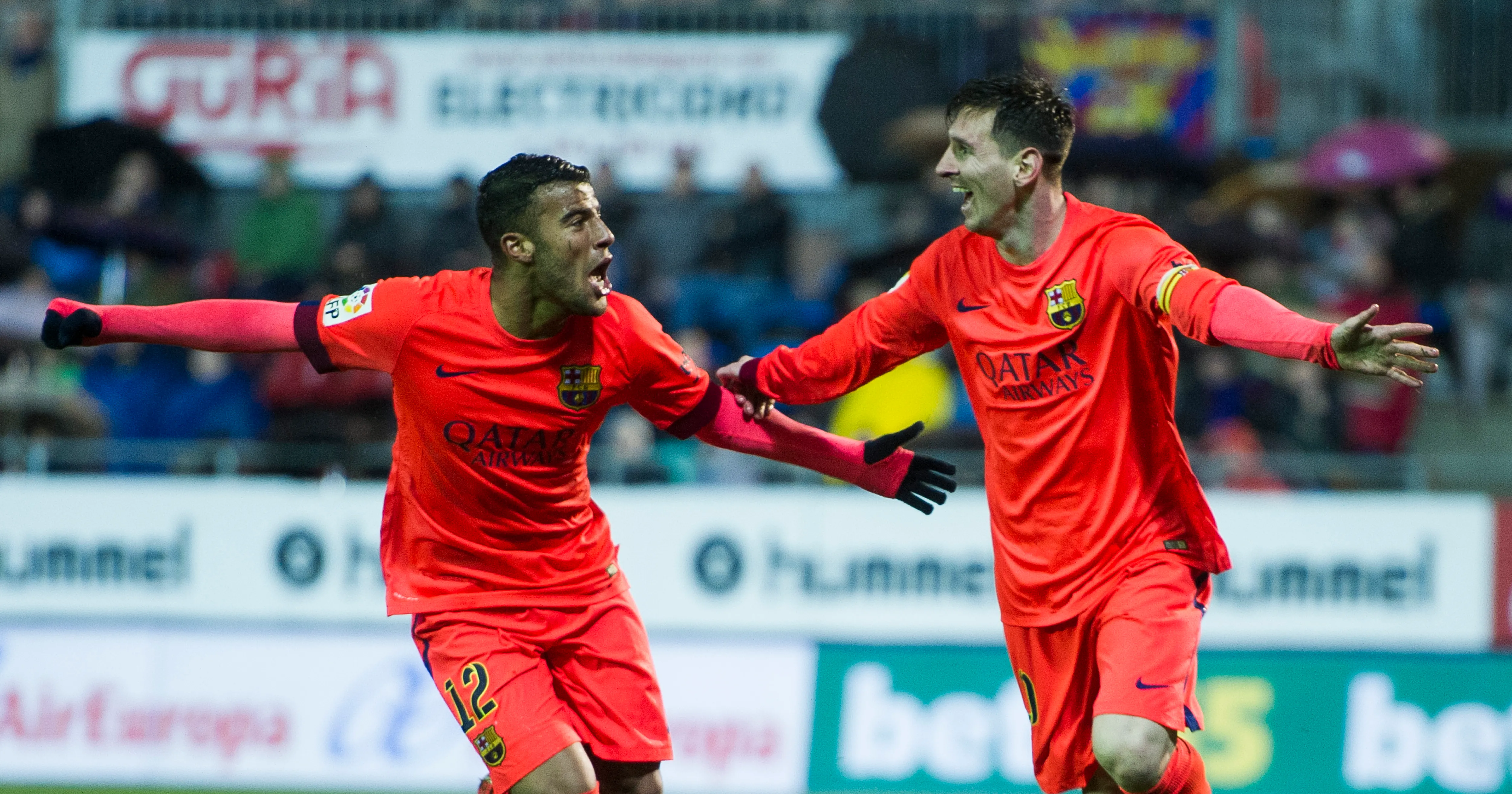 Rafinha Alcántara y Lionel Messi, en Barcelona en 2015. (Getty Images)
