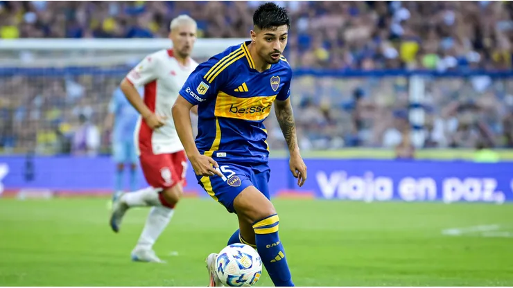 Williams Alarcón fue titular en la práctica de Boca.
