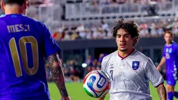 Wilfredo Rivera, enfrentando a la Selección Argentina.