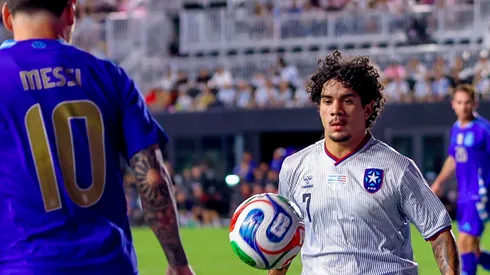 Wilfredo Rivera, enfrentando a la Selección Argentina.