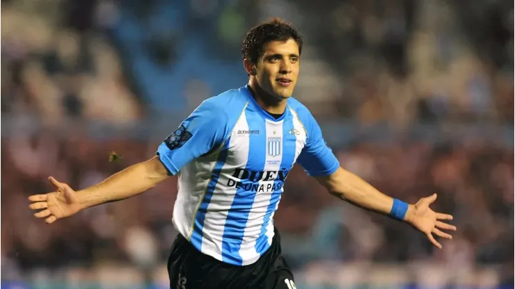 Fue goleador del torneo dos veces y descendió con ambos equipos, hoy es representante de jugadores y les enseña educación financiera