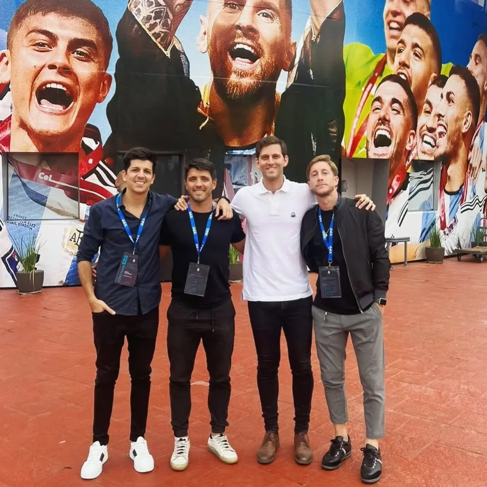 Con DG Football, la empresa de representación. Foto Javier Cámpora.