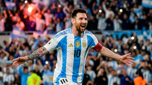 Lionel Messi celebra uno gol con la Selección Argentina.