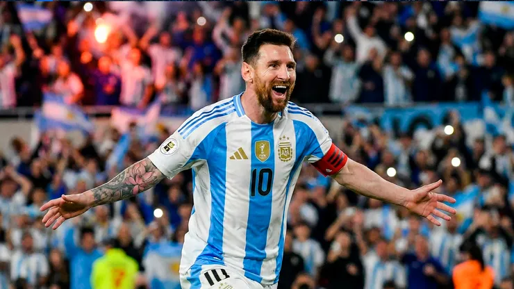 Lionel Messi celebra uno gol con la Selección Argentina.