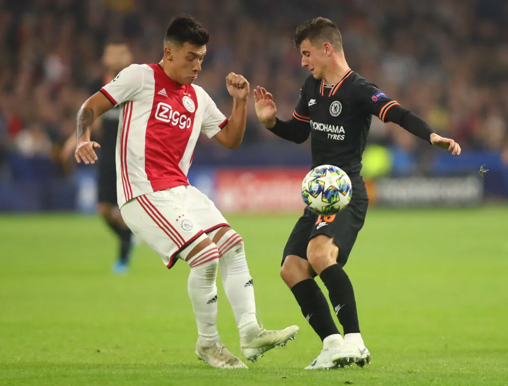 Lisandro Martínez no jugaba de cinco desde Ajax en 2019, pero no será una constante en Manchester. (Getty)