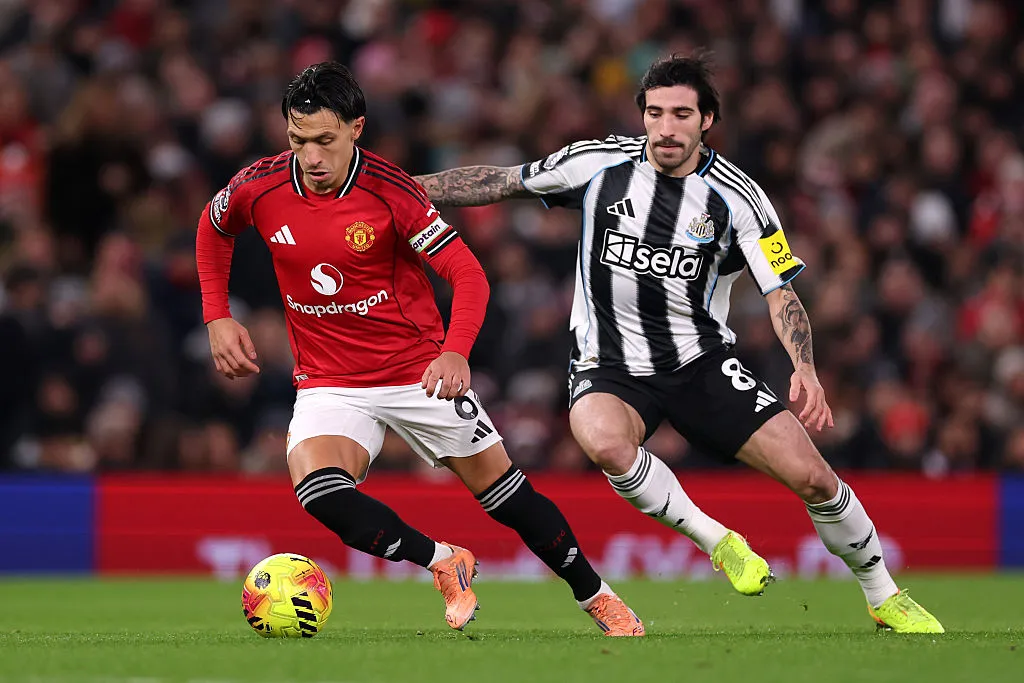 Con Lisandro Martínez a la cabeza, Manchester United deberá reconstruirse bajo el mando de Carrick. (Getty)