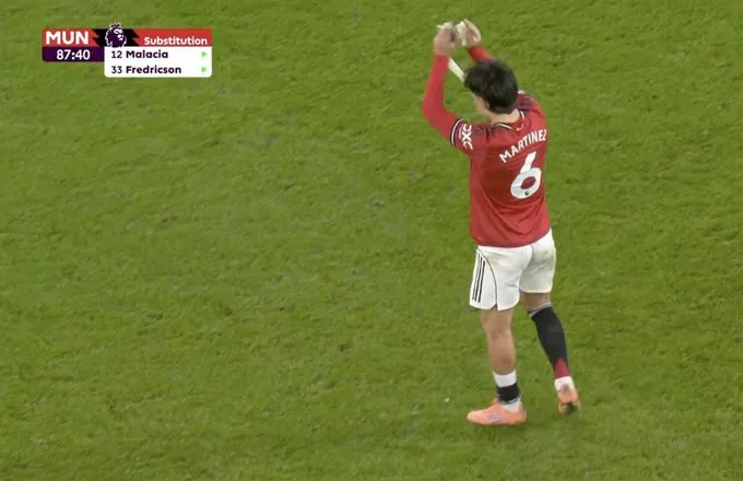 El defensor argentino fue capitán y recibió una ovación de todo el estadio tras el encuentro.