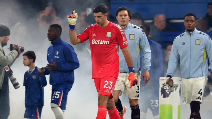 Los medios ingleses destacaron la labor de Emiliano Martínez en la victoria 2 a 1 del Aston Villa sobre el Chelsea.