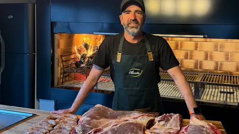 Fue campeón en Argentina, eligió a Newell's antes que a Boca, tiene una golosinería y es influencer de asados