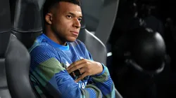 Kylian Mbappé tiene un esguince en los ligamentos de su rodilla, informó el Real Madrid