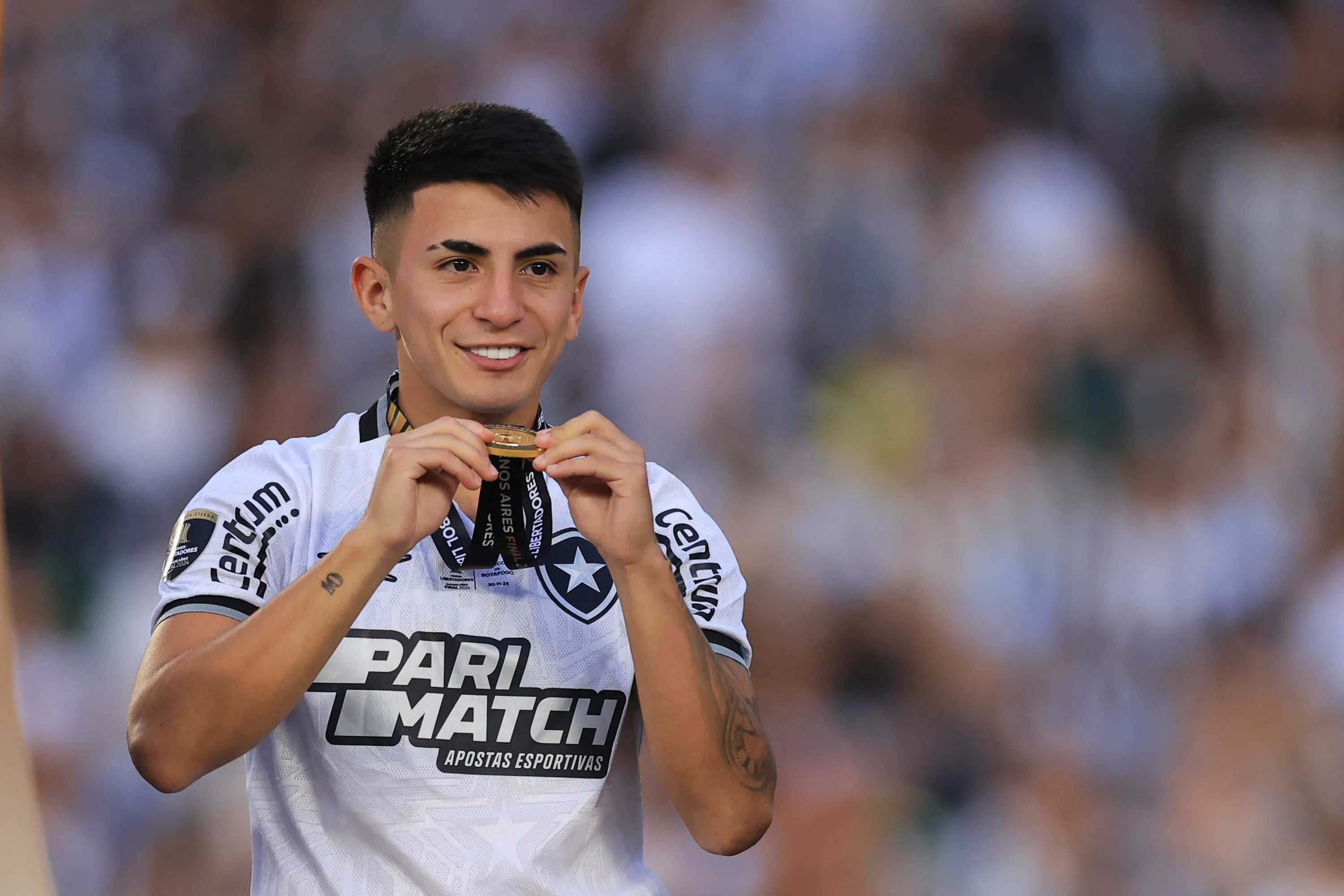Thiago Almada tras consagrarse campeón de la Copa Libertadores 2024. (Getty Images)
