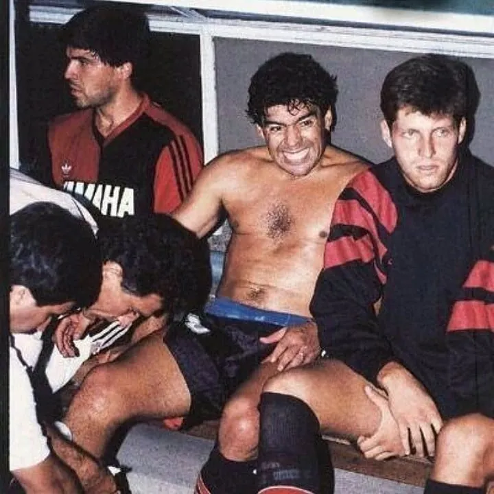 Maradona y Leo Díaz en Newell’s. Foto El Gráfico.