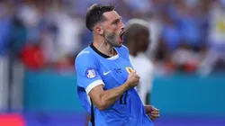 Matías Viña con la camiseta de Uruguay