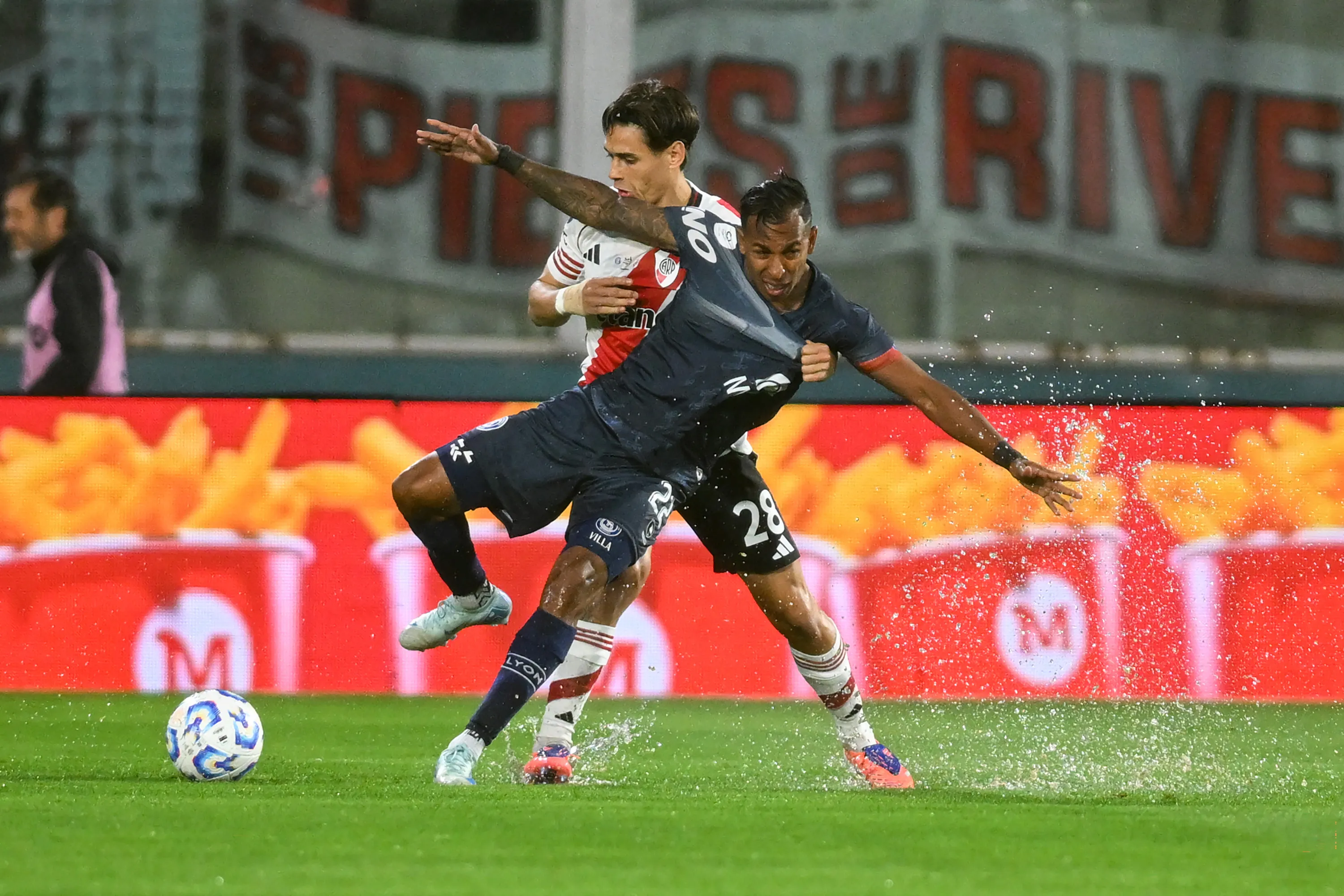 Sebastián Villa ante River. (Foto: Getty).