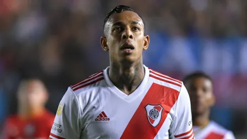 Sebastián Villa con la camiseta de River. (Gemini IA)