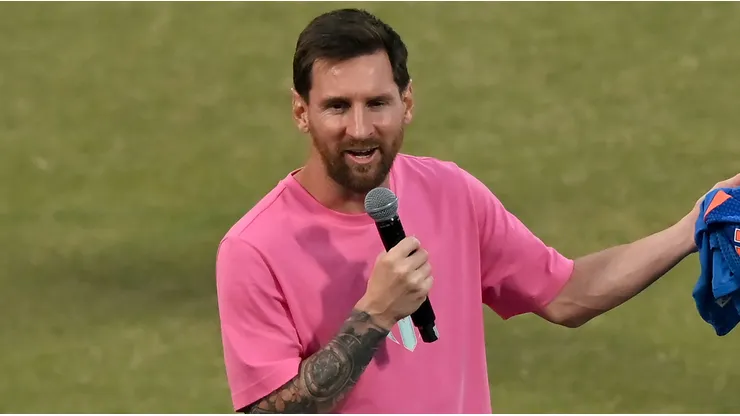 ¡Messi posó con la camiseta de Belgrano!