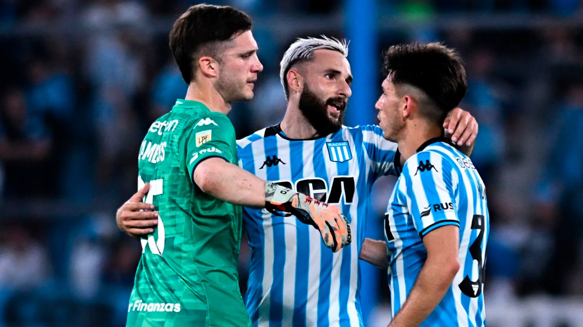 Juan Manuel Elordi durante su etapa en Racing junto a Cambeses y Mura. (Getty Images)