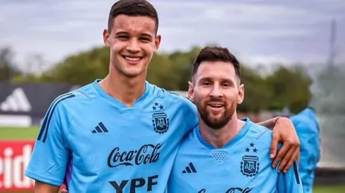 Valentin Carboni y Lionel Messi en la Selección Argentina.