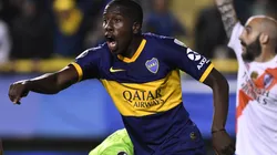 Jan Hurtado, durante su estadía en Boca al anotarle un gol a River.