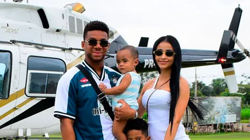 Frank Fabra disfruta de las vacaciones con su familia.