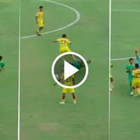 Suspensión de por vida y multa de 27 mil dólares: la patada viral en Indonesia que terminó con un jugador hospitalizado