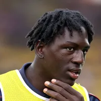 Tiene solo 16 años, jugó para dos selecciones diferentes en 2025 y reforzará al Aston Villa de Dibu Martínez