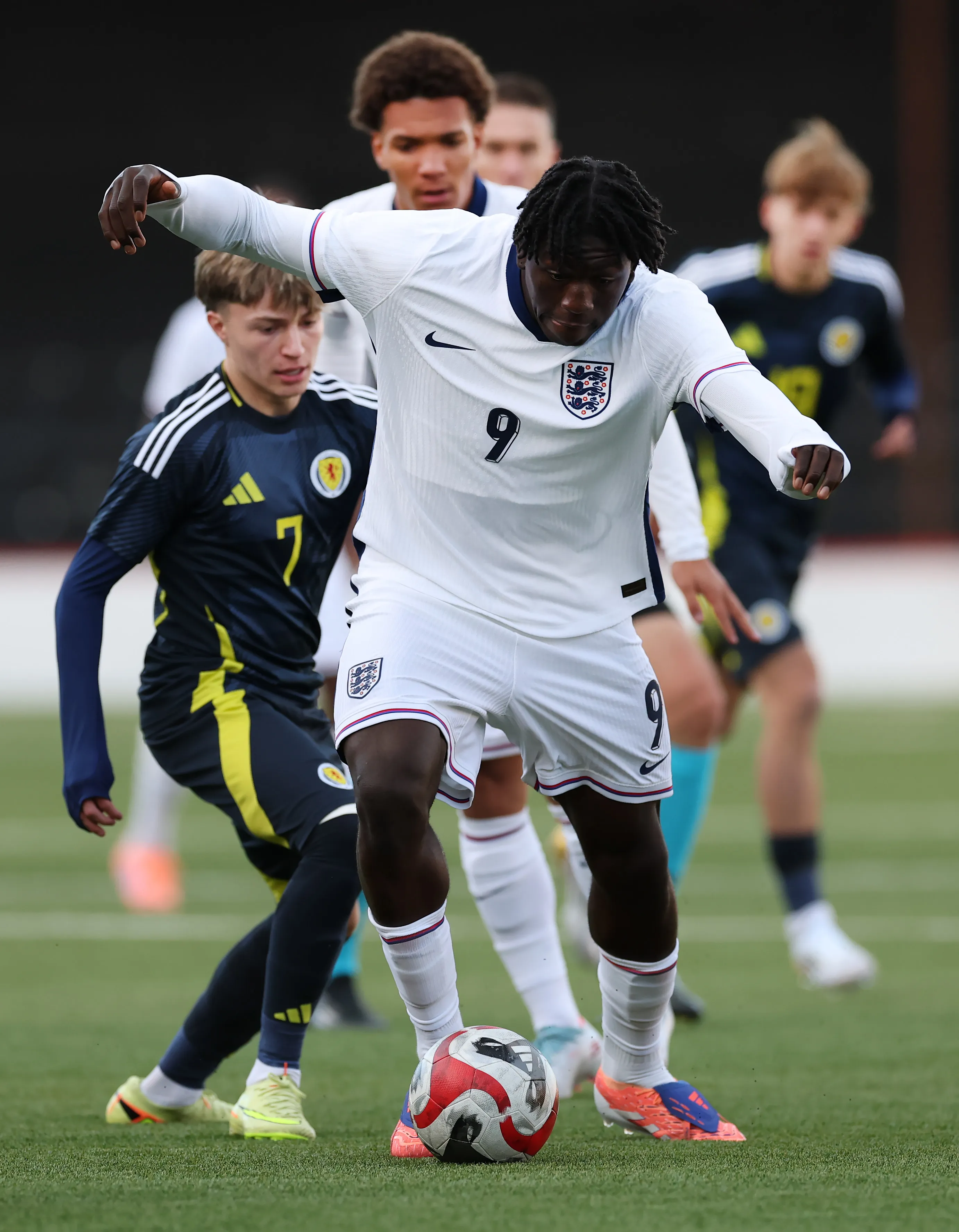 Madjo fue llamado a la Selección Sub 17 de Inglaterra tras jugar para la Selección mayor de Luxemburgo.