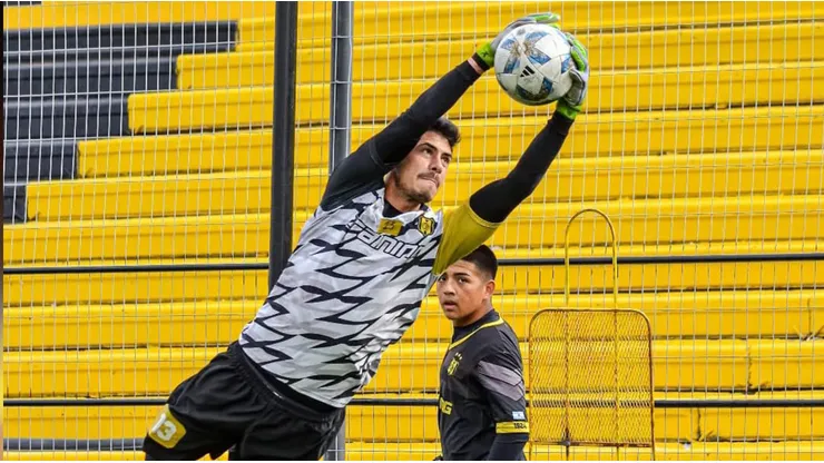 Drama en el fútbol argentino: un arquero de la Primera Nacional sufrió un paro cardiorrespiratorio