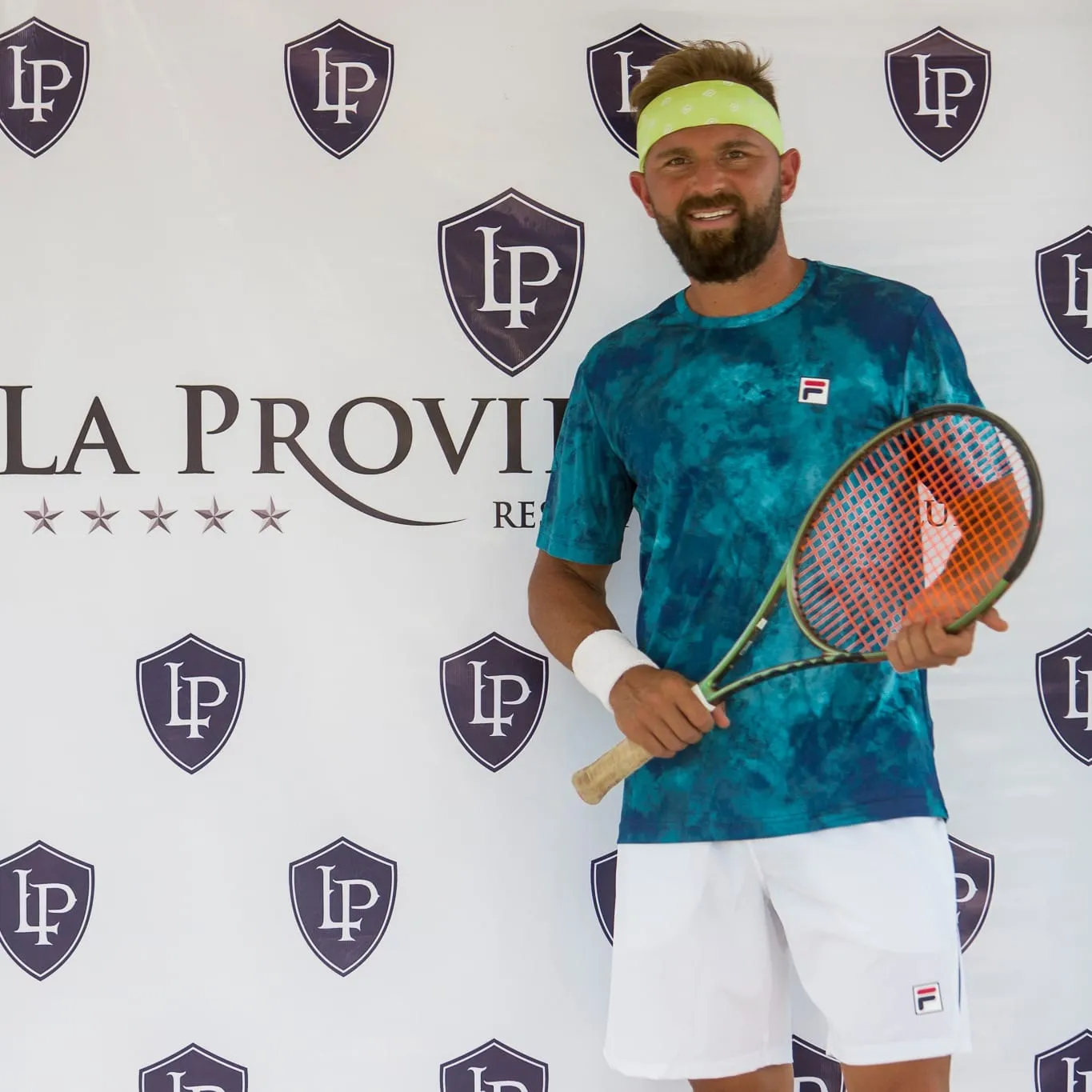 Hace 14 años tiene su academia de tenis en Canning. Foto Stanislav Ichkov.