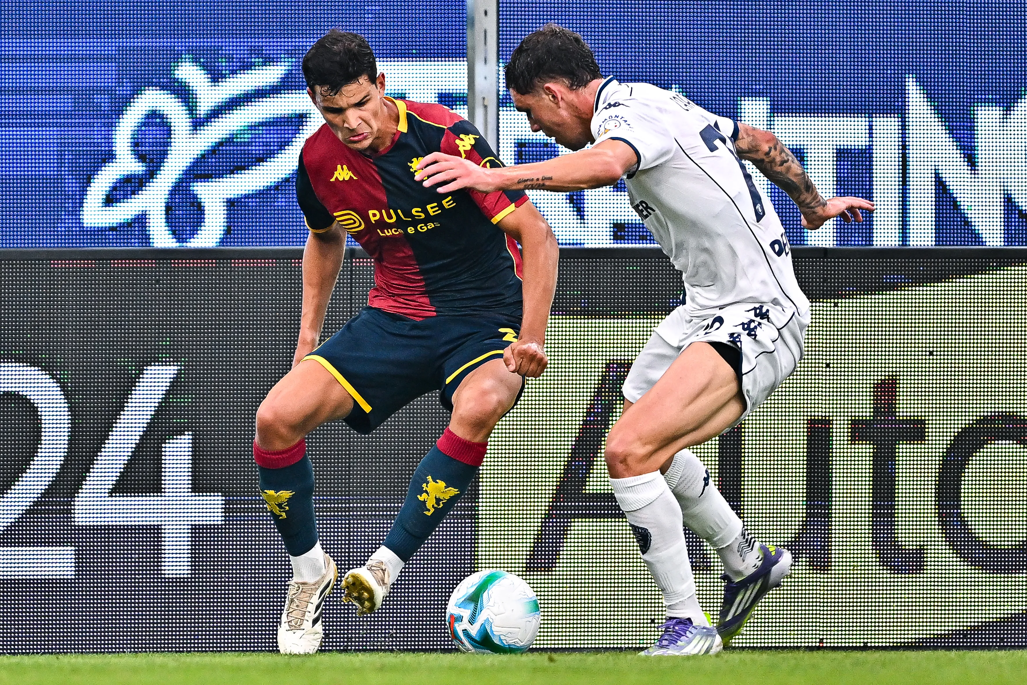 Franco Carboni y su hermano Valentín, durante un Empoli ante Genoa. (Getty Images)