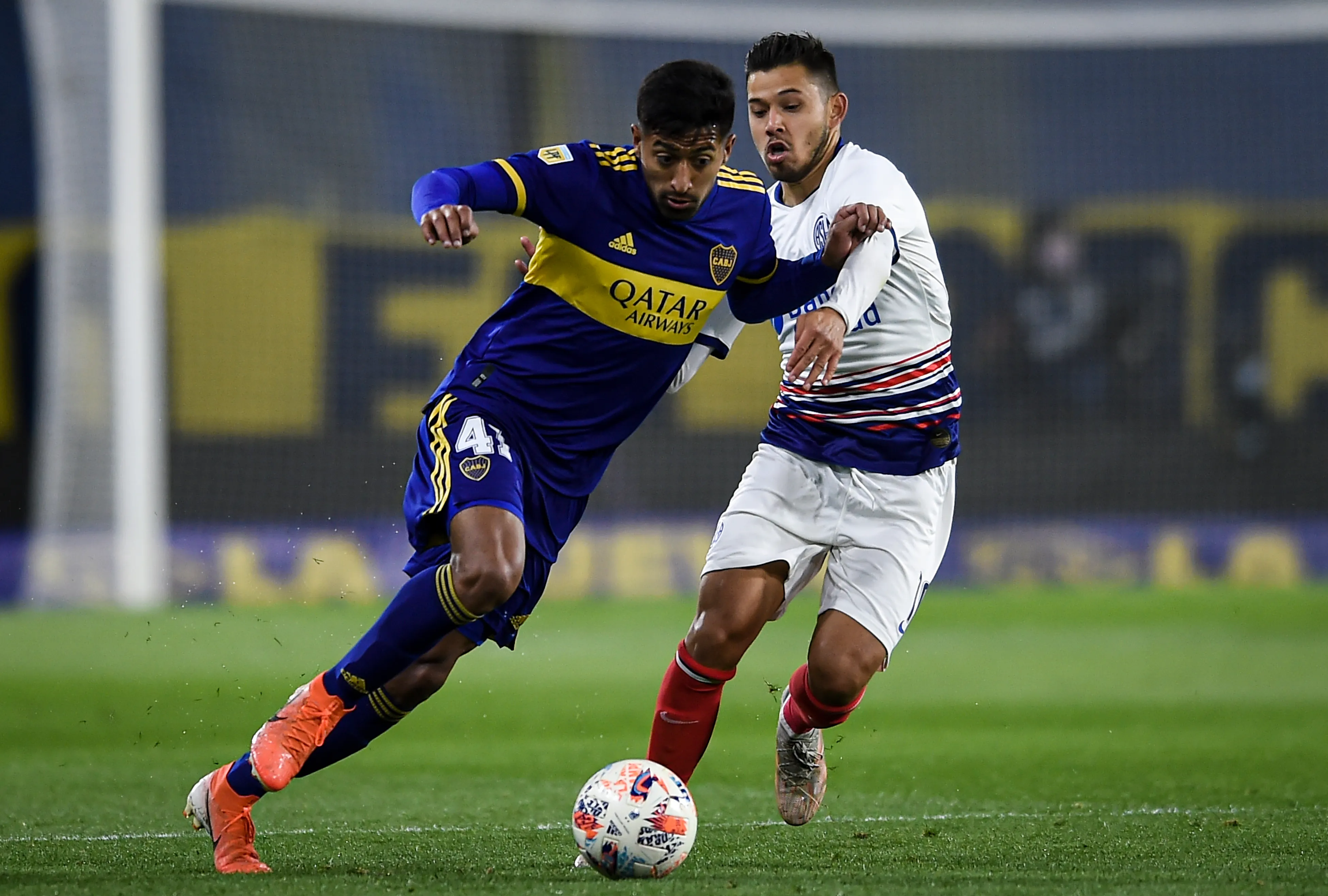 Rodrigo Montes y Ángel Romero, durante un Boca ante San Lorenzo en 2021. (Getty Images)