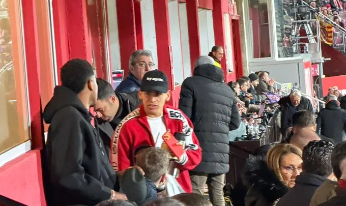 Echeverri fue a ver a Girona. (Foto: @MiquelCostaB).
