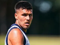 Surinam nacionaliza a un titular de la Premier League a dos meses de enfrentar a Bolivia en el repechaje del Mundial 2026