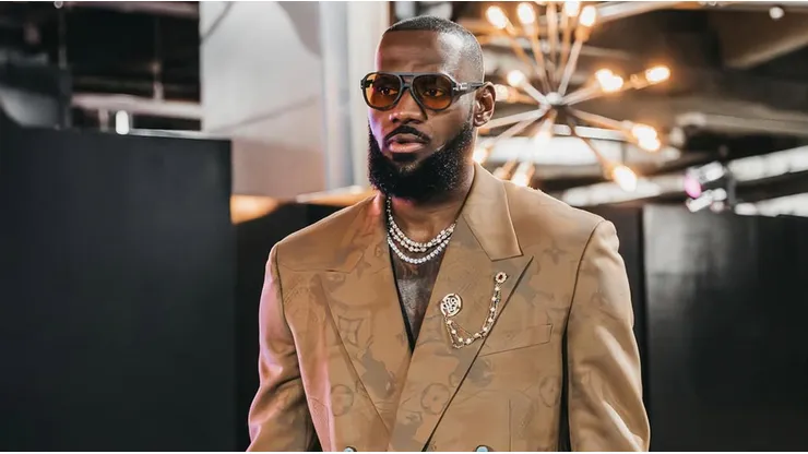 LeBron James, ícono de la NBA y el deporte.