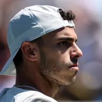 Cerúndolo ganaba el partido, discutió con su entrenador y terminó perdiendo ante Munar en la previa del Abierto de Australia