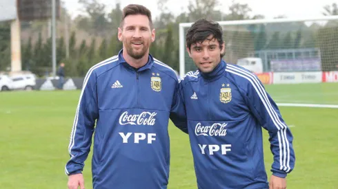 Luciano Vera junto a Lionel Messi en la Selección Argentina.

