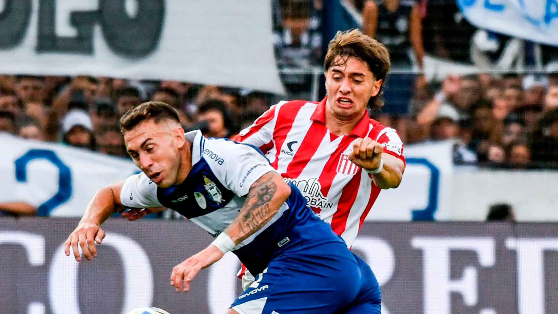 Norberto Briasco durante el último clásico platense. (Getty Images)