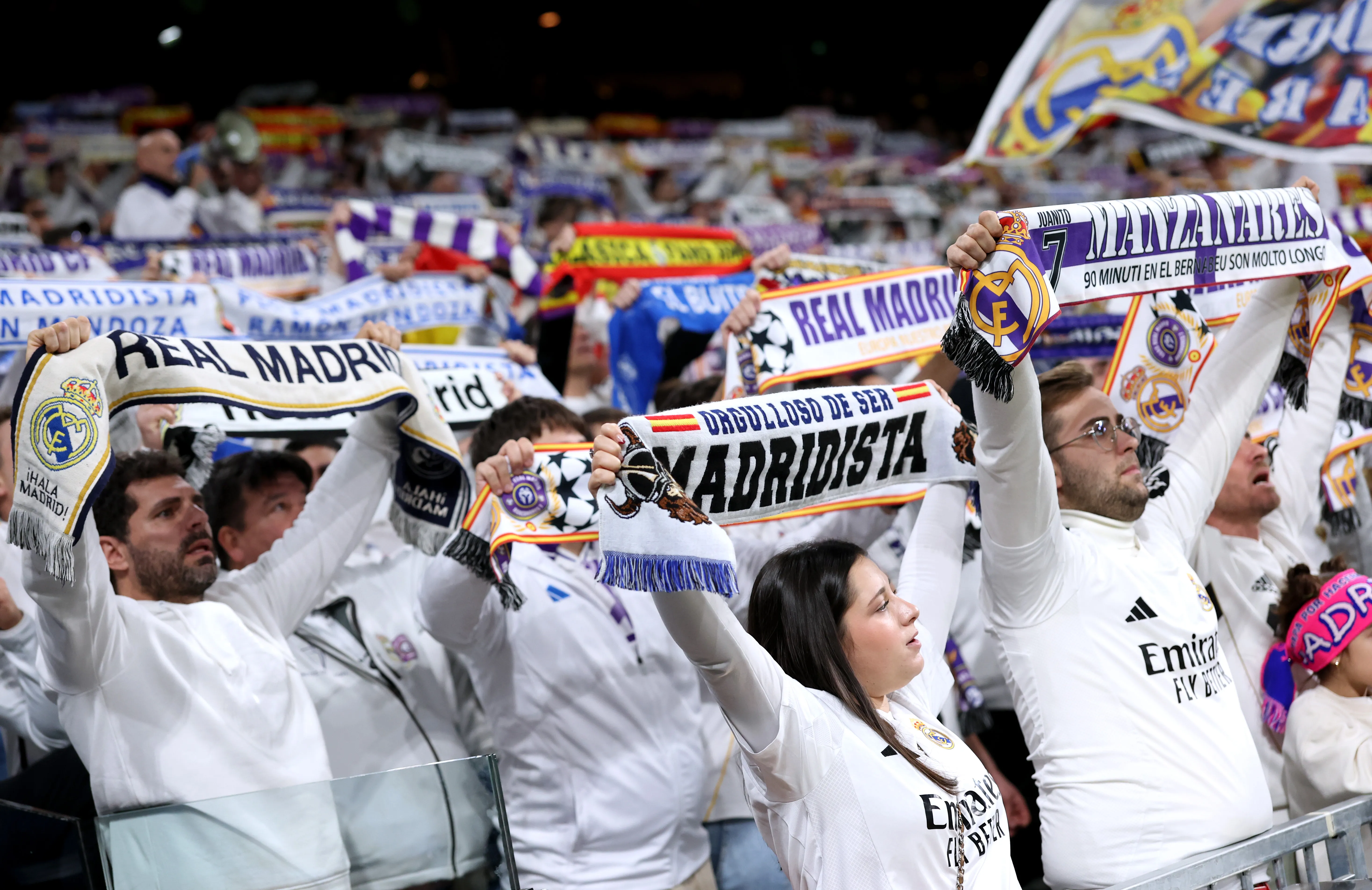 Los hinchas de Real Madrid en el Estadio Santiago Bernabéu. (Getty Images)