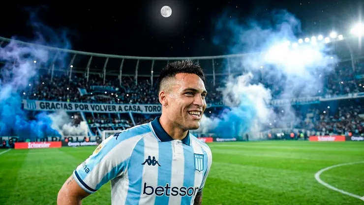 Lautaro Martínez con la camiseta de Racing.