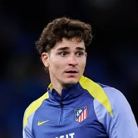 Un alto mando de Atlético de Madrid viajó a París en busca de competencia para Julián Álvarez