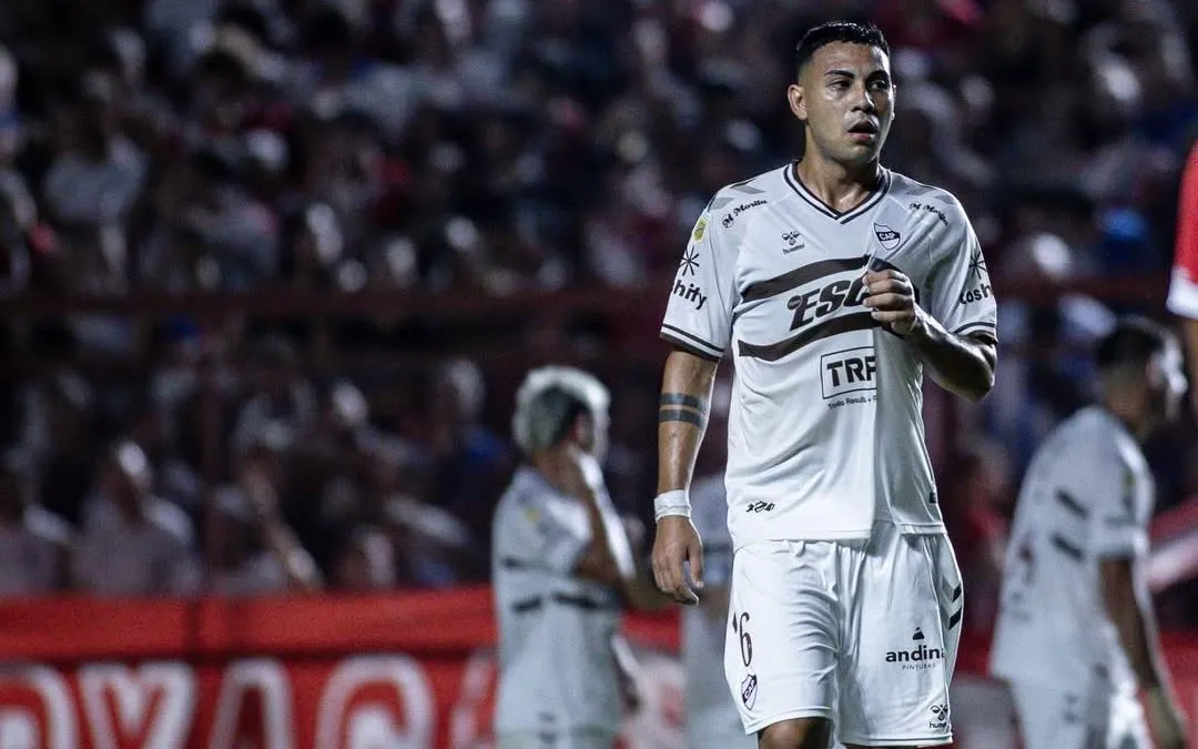 Óscar Salomón refuerza a Newell’s tras un destacado paso por Platense (@oscarsalomon99).