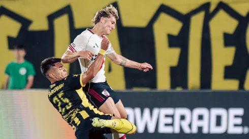 River y Peñarol se enfrentan por la Serie Río de la Plata.
