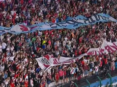 El insólito momento que protagonizaron los hinchas de River en el amistoso ante Peñarol